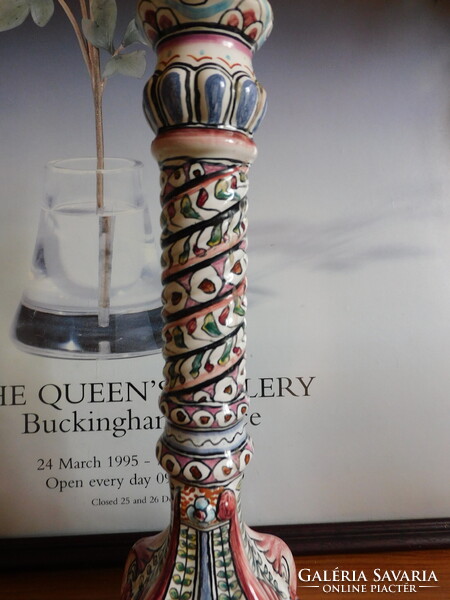 Estrela de conimbriga lion-footed, hand-painted Portuguese majolica candlestick