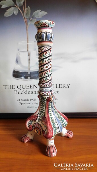Estrela de conimbriga lion-footed, hand-painted Portuguese majolica candlestick