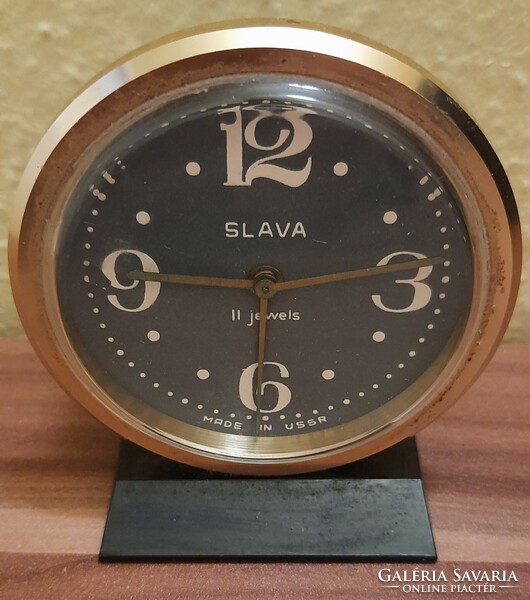 Slava asztali ébresztőóra