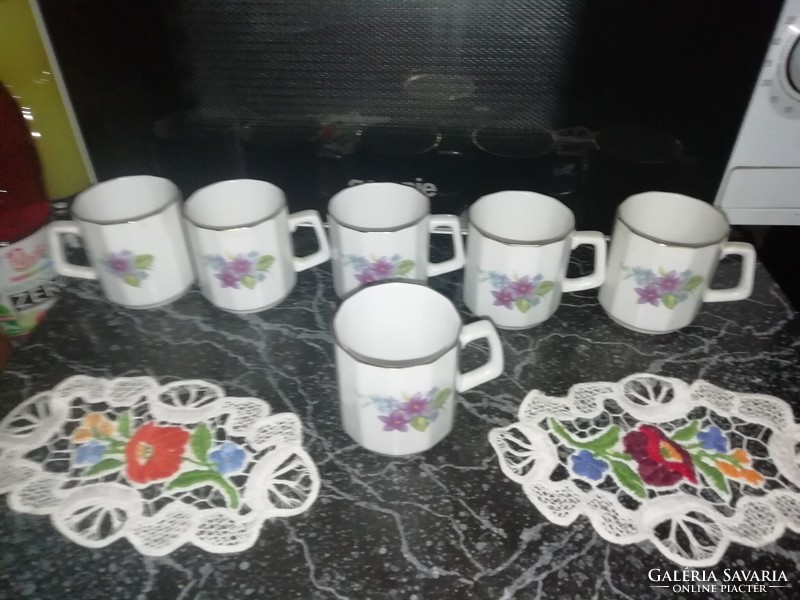 Ibolyás kávés készlet a képeken látható darabok.Akció Aukció több száz termék vegye vigye