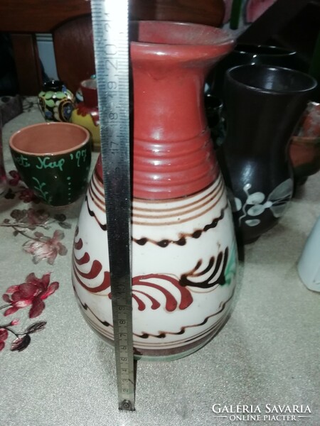 Kerámia váza 25. a képeken látható állapotban van.Akció Aukció több száz termék vegye vigye