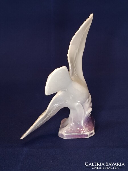 Lüsztermázas porcelán SIRÁLY nipp szájában hallal