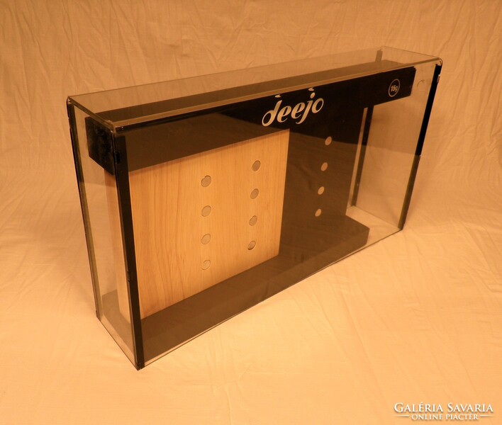 Deejo vitrin bicskákhoz. Csak a vitrin eladó!!! Kés, bicska, tőr, bortva.