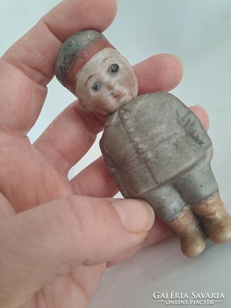 I. Vh német egyenruhában porcelán baba első világháború háborús katonai egyenruha bérét sapka