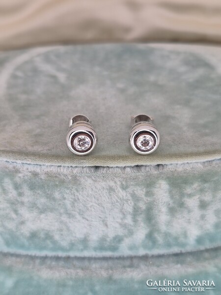 Modern fehérarany buton fülbevaló pár cca 0.34 ct briliánssal