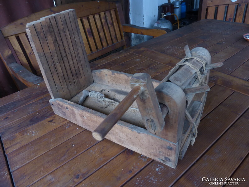 Lenfonó vagy kötélkészítő -  néprajzi ritkaság