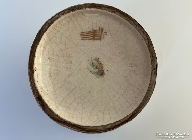 Zsolnay "Old Ivory" Irizáló dísztárgy – 1880-as évek