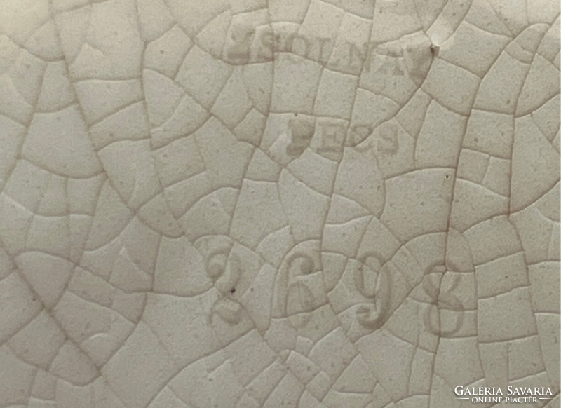 Zsolnay "Old Ivory" Irizáló dísztárgy – 1880-as évek