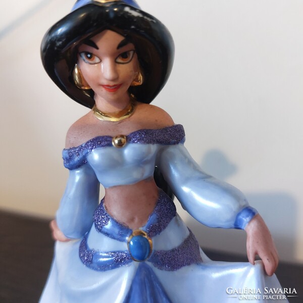 Aladdin meséből  Jazmin hercegnő keramia szobra