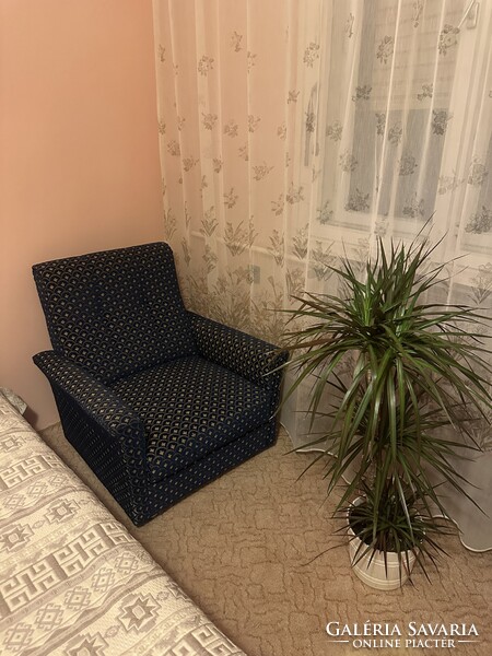 Eladó a képen látható kék-arany fotel, 2db van belőle