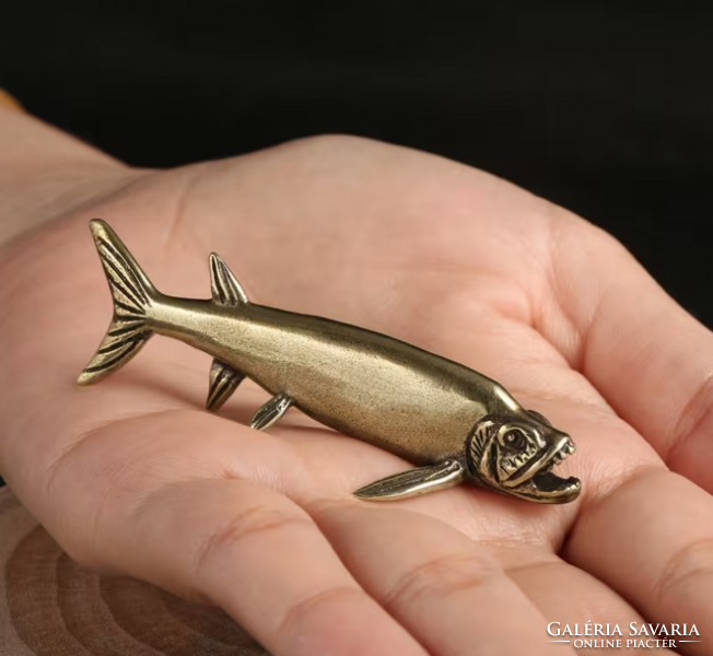 Öntött, tömör réz tonhal figura