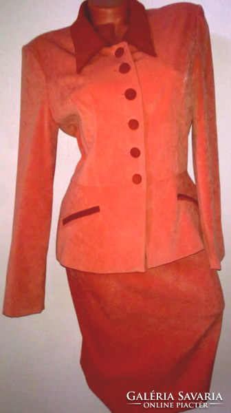 Szép karcsúsító csinos női kosztüm alkalmi ruha blézer és szoknya 40