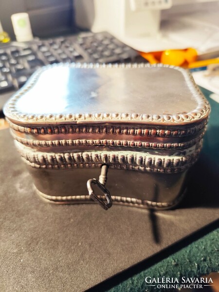 Régi ezüstözött dobozka