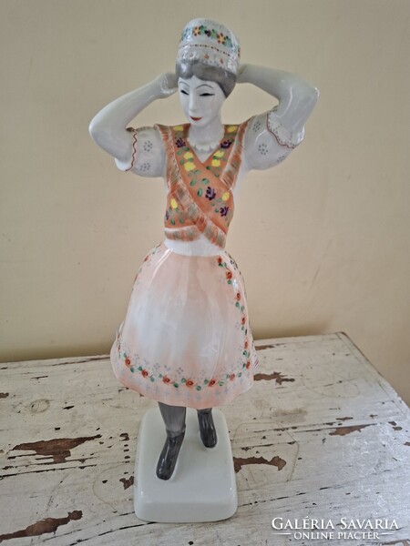 Népviseletes asszony, kézzel festett jelzett Hollóházi porcelán figura