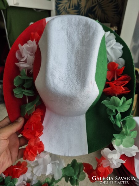 Magyar vagy olasz Kalap és lánc