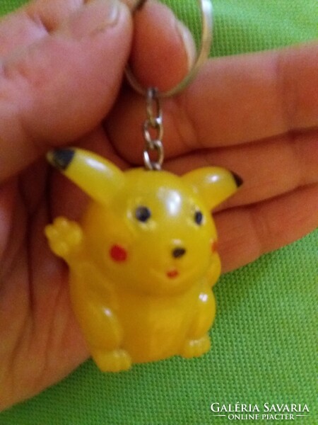 Retro trafikáru bazáráru fém /plasztik kulcstartó POKEMON PIKACHU figurás a képek szerint 1.