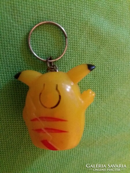 Retro trafikáru bazáráru fém /plasztik kulcstartó POKEMON PIKACHU figurás a képek szerint 1.