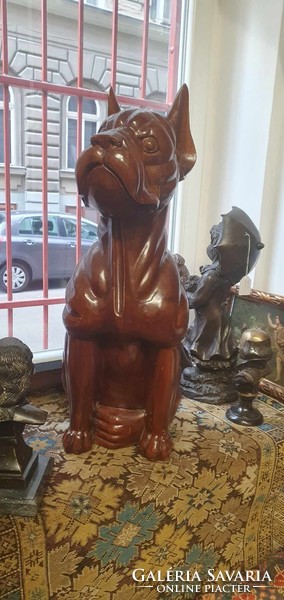 85 cm-es Hatalmas méretű fából faragott kutya. Nagyon szép faragással. kb: 15-20 kg.