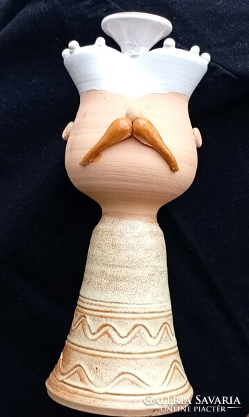 Beke Györgyi király figura