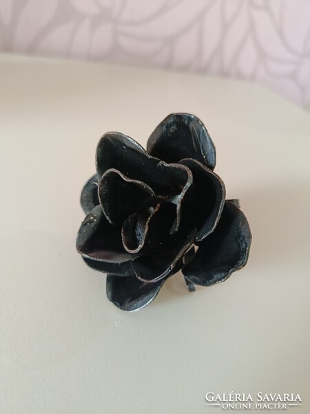 Vas kézműves rózsa