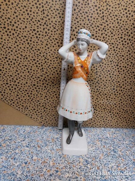 Eladó hollóházi nő pártában kerámia