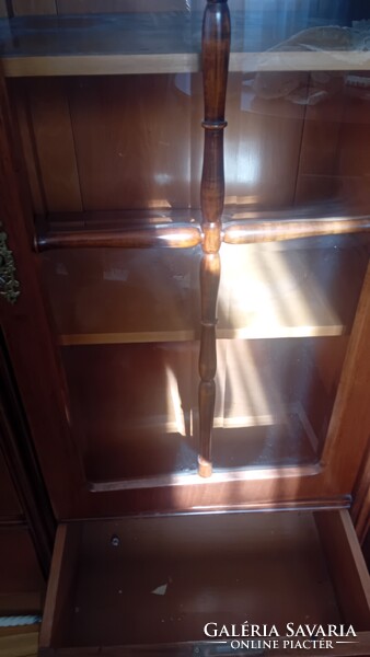 Vitrines szekrény