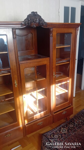 Vitrines szekrény