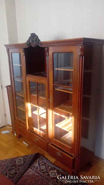 Vitrines szekrény