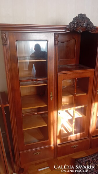 Vitrines szekrény