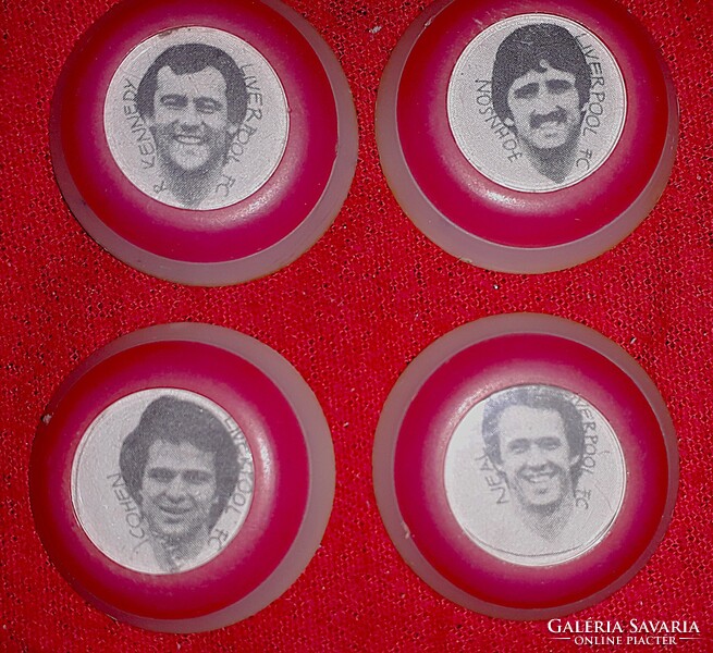 1975 - 76 szezon EXTRÉM RITKA kivitelű LIVERPOOL gombfocicsapat tartójában a képek szerint