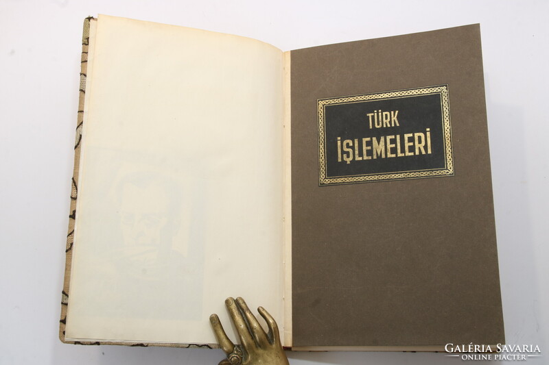 1939 - Melek Celal  - Török hímzések  - Egyedi török hímzett vászonkötésben - Különleges könyvkötés!