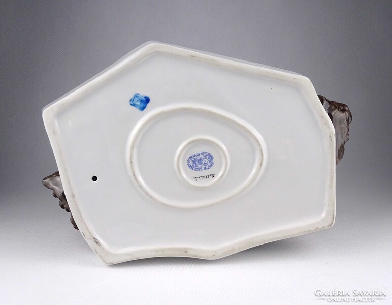 1Z052 Nagyméretű Zsolnay Sinkó porcelán szobor - Rőzsén ülő asszony 26.5 cm