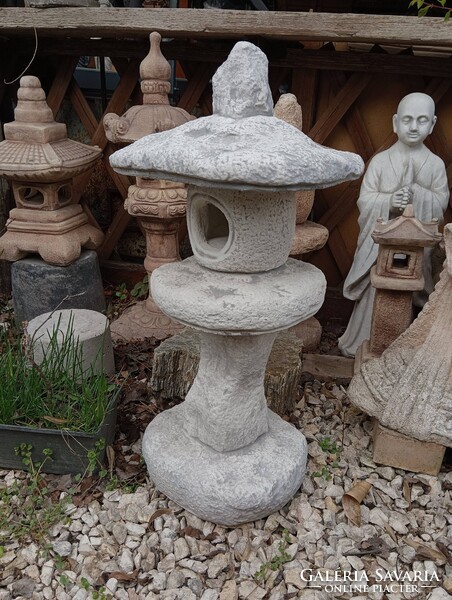 Egzotikus kertépítő Kő kerti lámpa Flinstons Fagyálló műkő  Japán kerti tó pagoda lámpás szobor
