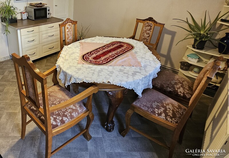 Antik étkezőgarnitúra – ovális asztal + 4 szék (2 karfás) – felújítandó