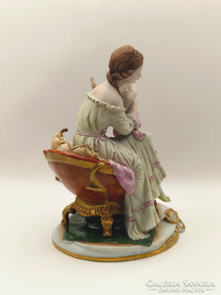 Capodimonte olasz porcelán hölgy babával 16.5cm