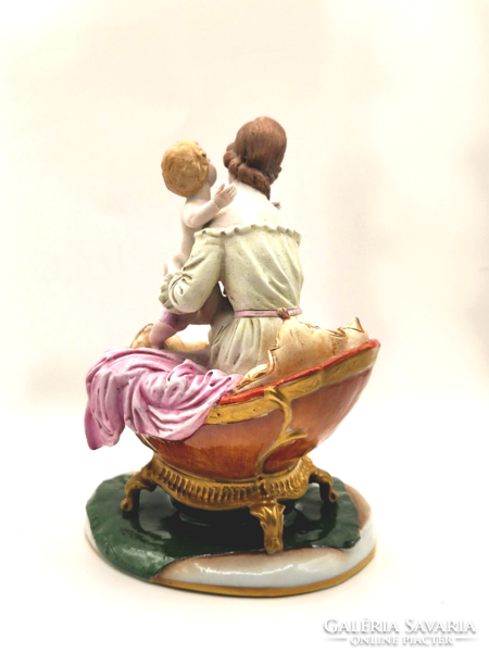 Capodimonte olasz porcelán hölgy babával 16.5cm