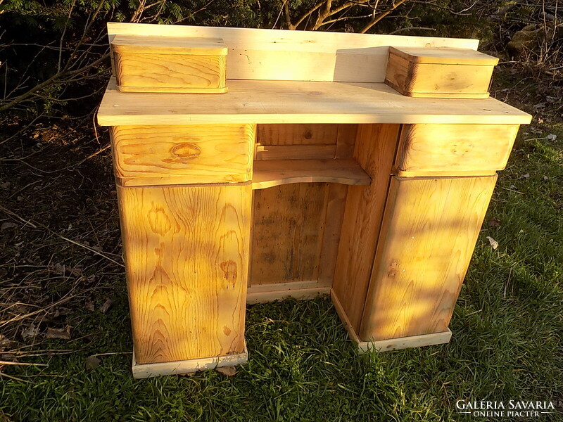 Fenyő előszobai szekrény felújítva.