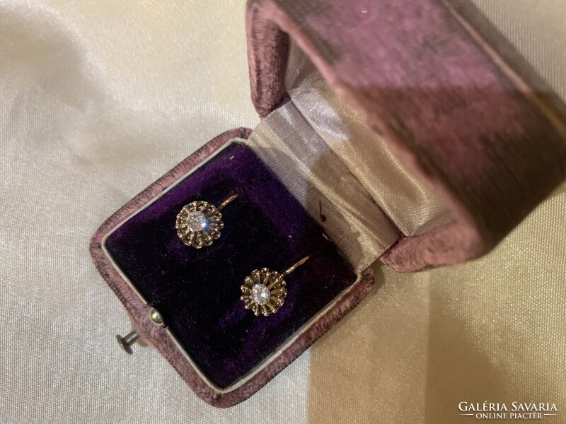 Antik arany fülbevaló 0,34 ct gyémántokkal