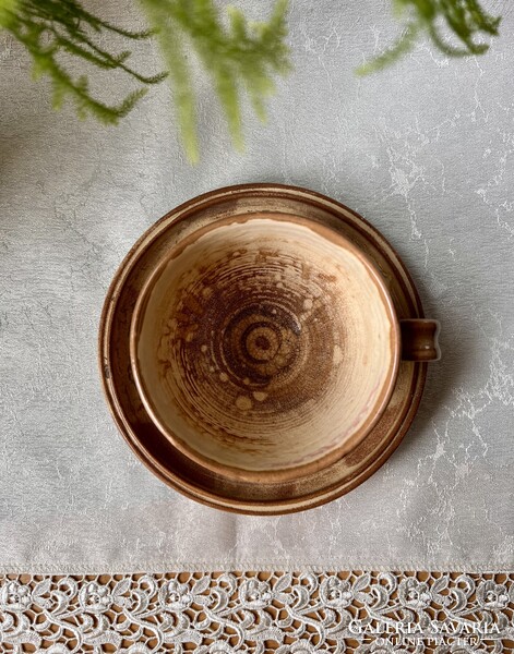 Kedves,natúr, Bizen stílusú óriás cappuccinos bögre tányérra Pünkösti Gabriella keramikus munkája