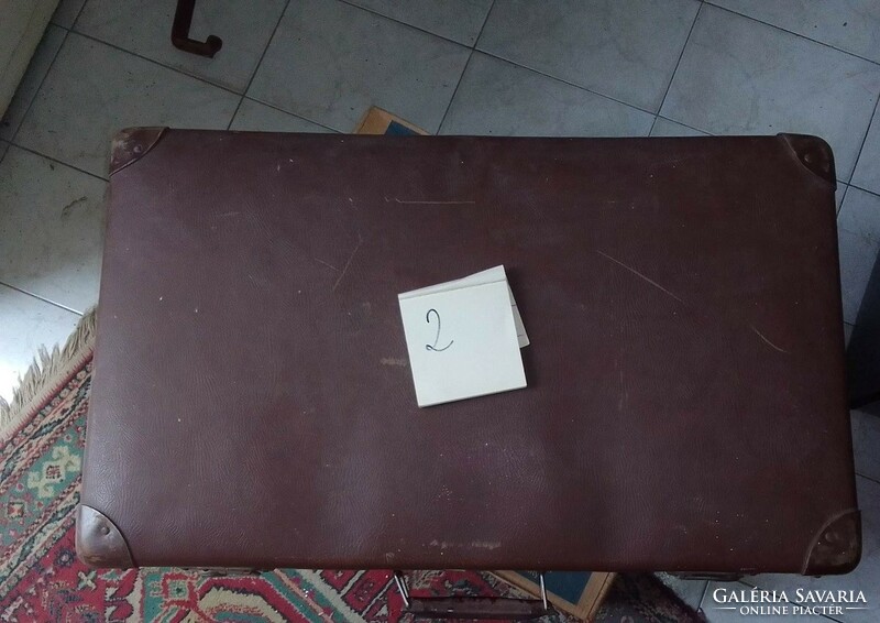 Nagyon öreg utazó bőrönd