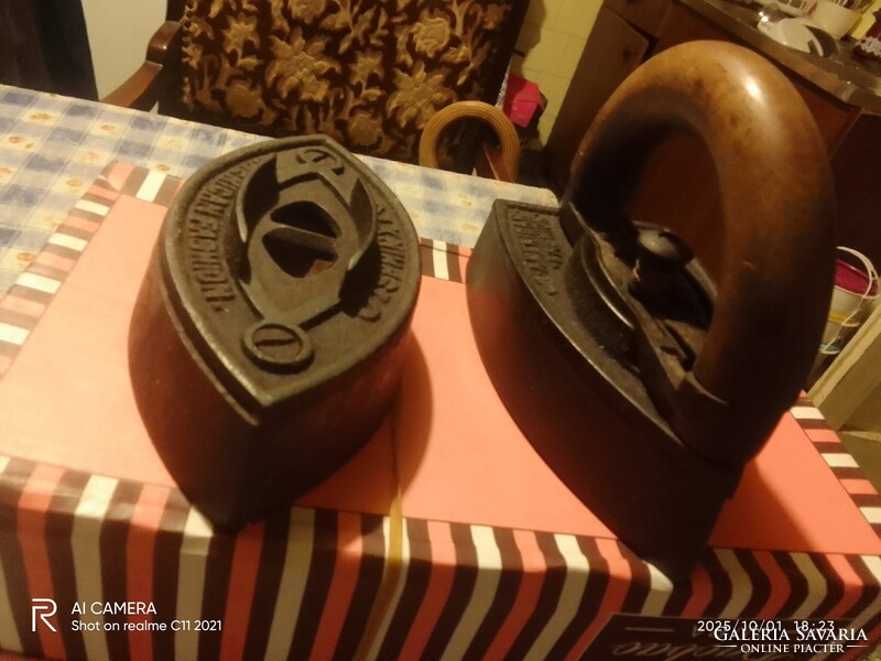 Különleges-antik-dupla-vasaló-cserélhető-nyéllel-gyűjtői-ritkaság