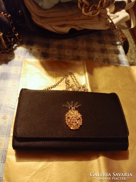 Strasszal díszített táska