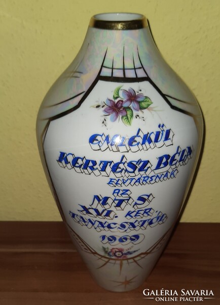 Porcelán emlék váza