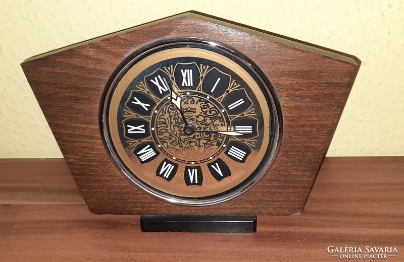 MOM asztali ébresztőóra