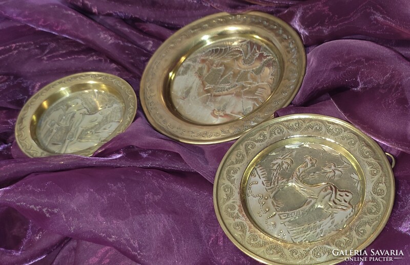 Sárga réz tál tálka falidísz dísz hamutartó hamutál domborműves vésett teve Tunézia 3 darab csomag