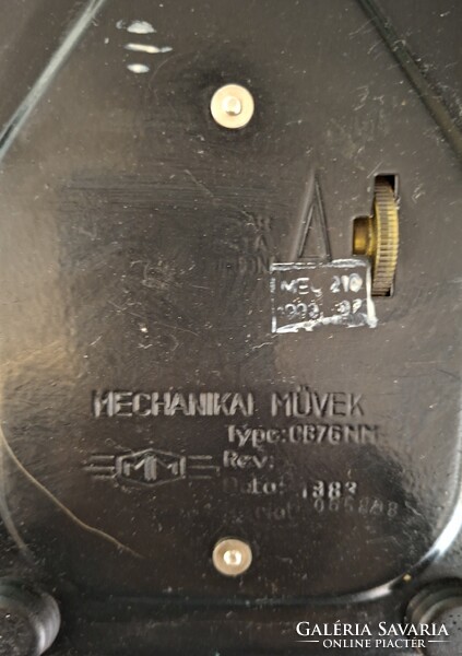 Piros telefonkészülék. Mechanikai Művek 1983. Tárcsás,  retro telefon.  Képeken látható állapot!
