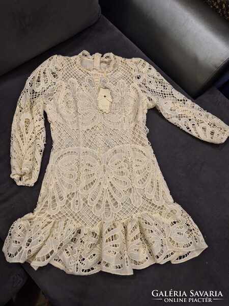 Csipkenői ruha