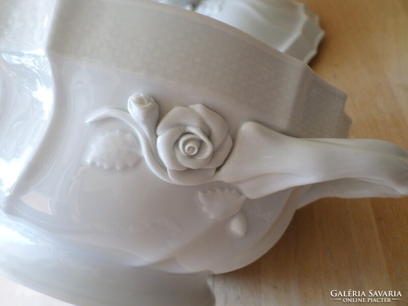 Herendi fehér porcelán leveses tál madaras fogóval
