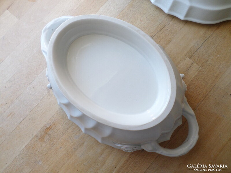 Herendi fehér porcelán leveses tál madaras fogóval