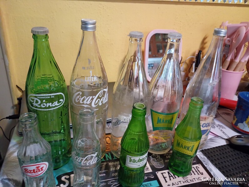 ,sok retro üvegek Coca-Cola stb mától liciten .Több száz Aukció és Akció
